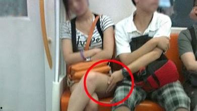 偷女生内裤视频